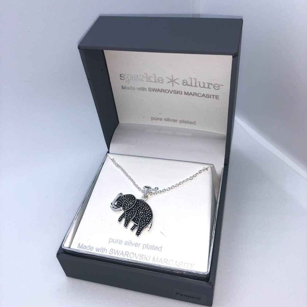 Elephant Pendant necklace, great 4 Valentines Day!
